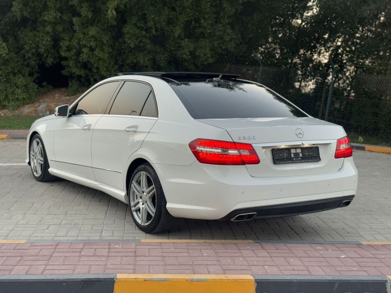 مرسيدس بنز E300 Mercedes E300 2013 Gcc full option no 1 clean
