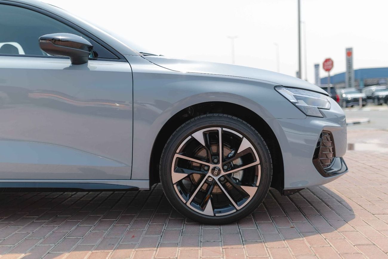 Audi A3 35 TFSI S-LINE Audi A3 1.5T 35 TFSI S-Tronic Sedan 2025 (Nardo Grey)