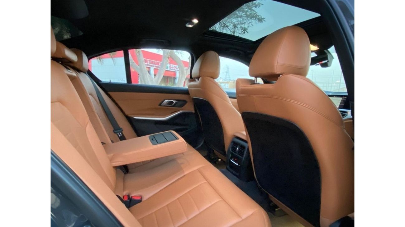 BMW 330i Exclusive GCC SPECS - TURBO CHARGE FULL SERVICE HISTORY - WELL MAINTAINED CAR