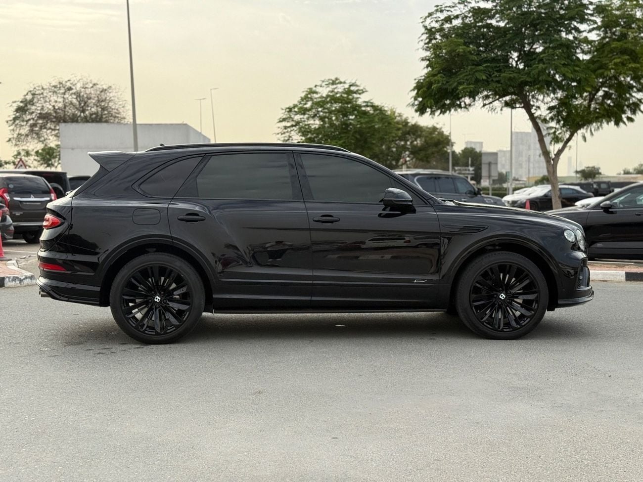 بنتلي بينتايجا LP-640 S Black Edition 4.0T
