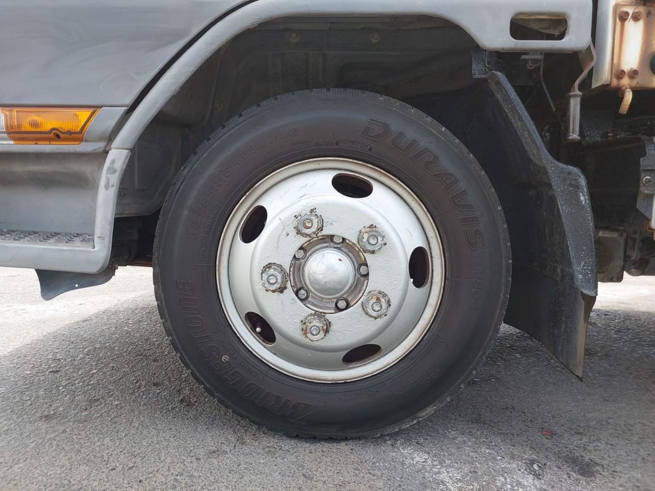 ميتسوبيشي فوسو كانتير (RAMADAN OFFER) MITSUBISHI CANTER TRUCK RHD 1997 MODEL 4.5 L DIESEL MANUAL(PM20794)