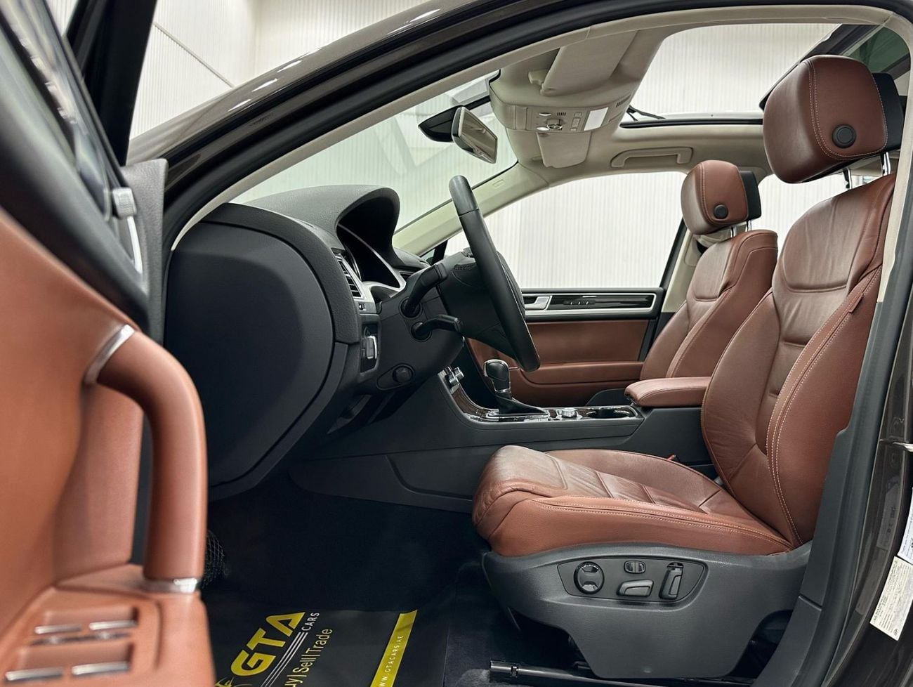 Volkswagen Touareg 2016 Volkswagen Touareg, Service History, Excellent Condition, GCC