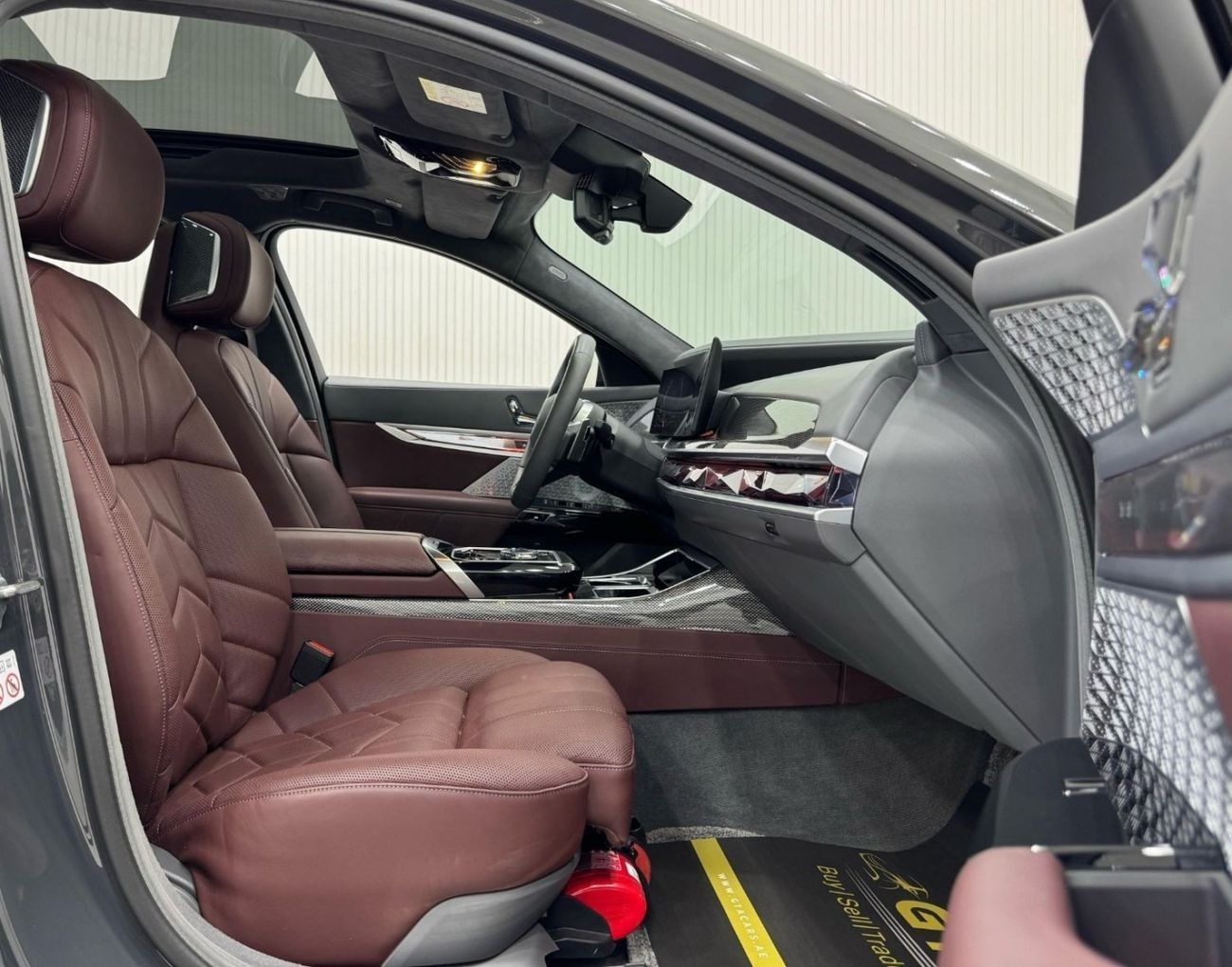 بي أم دبليو 760Li 2023 BMW 760i M-Sport, 2027 BMW Warranty + Service Pack, Fully Loaded, Low Kms, GCC