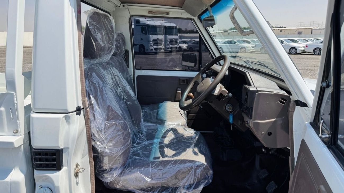 تويوتا لاند كروزر بيك آب SINGLE CABIN | BULL BAR WITH LED LIGHTS | RHD | 1992 | 4.2L DIESEL ENGINE | MANUAL TRANSMISSION | 4W