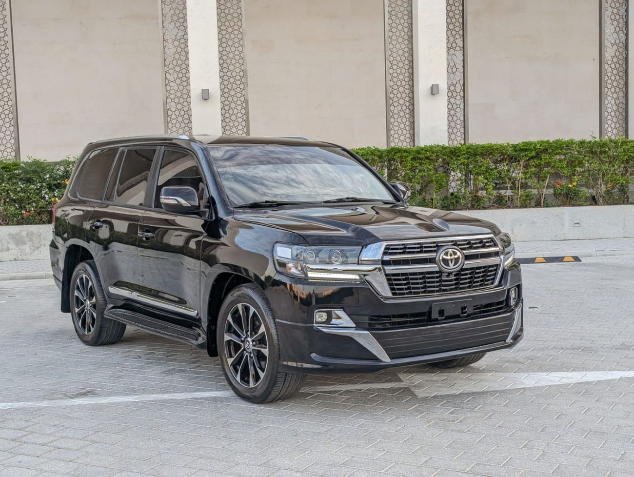 Toyota Land Cruiser GXR2 4.5L GXR-4.5L-1VD-8 Cylinders-LHD-Diesel-4WD-Automatic-8 Seats-5 Doors