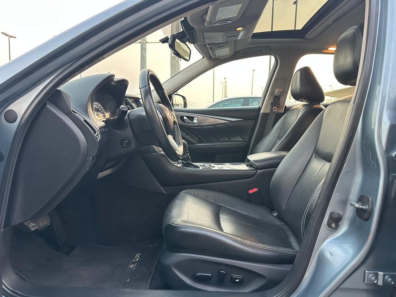 Infiniti Q50 Premium 2.0L