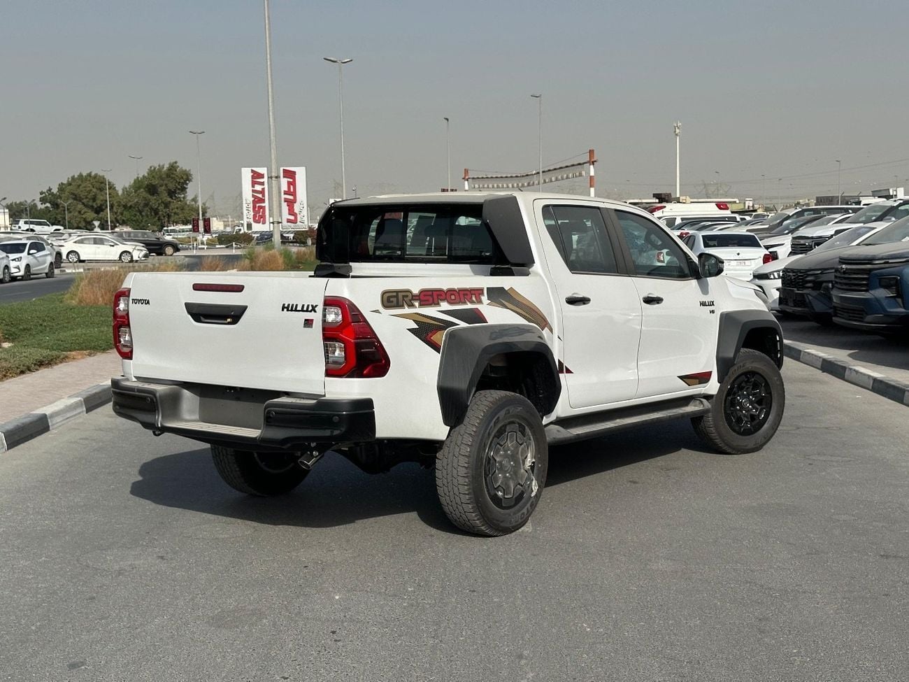 تويوتا هيلوكس GR Sport 4.0L