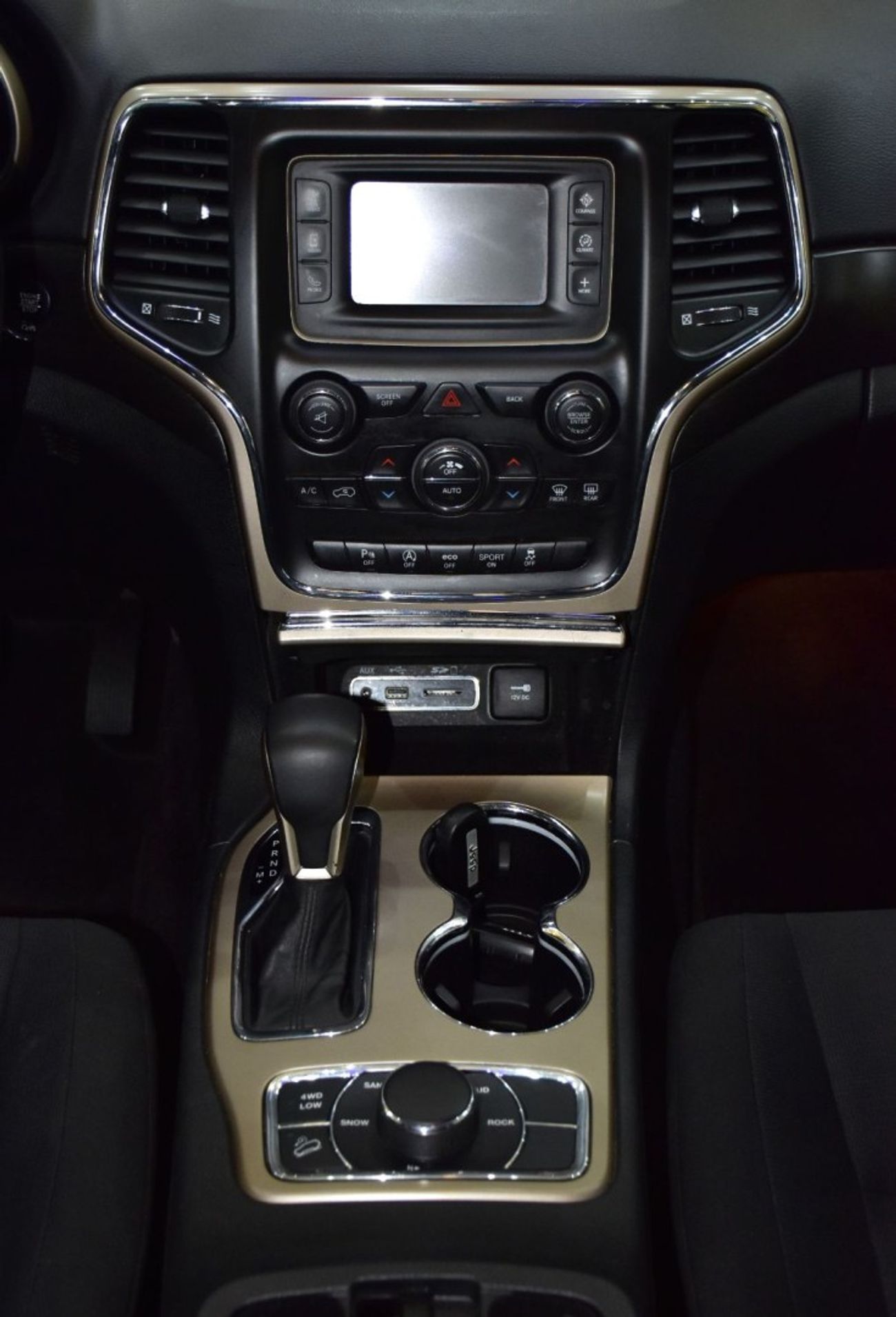 جيب جراند شيروكي EXCELLENT DEAL for our Jeep Grand Cherokee Laredo 4x4 ( 2017 Model ) in Grey Color GCC Specs