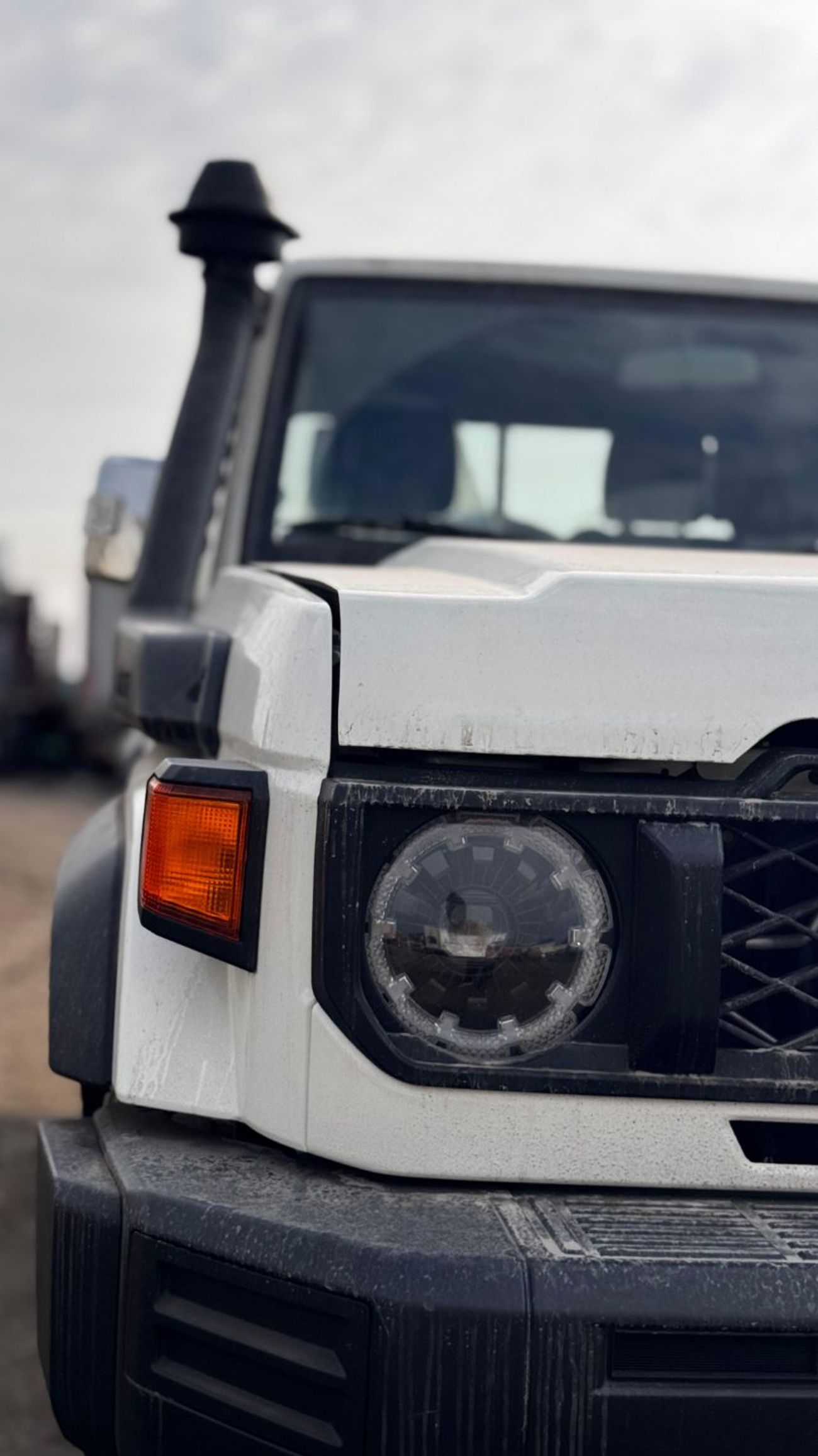 Toyota Land Cruiser Pick Up LC79 Double Cabin LHD 4.2L 1HZ V6 Diesel Engine Manual Gear 4WD 5 Seater 4 Doors