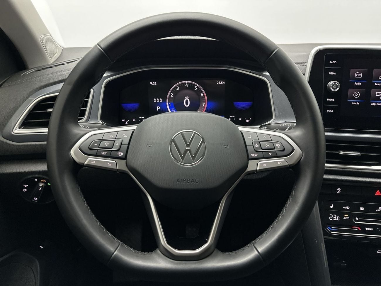 فولكس واجن T ROC Style 1.4L Style without sunroof 1.4L (Ref#09337) / WAS 94,900 AED - NOW 87,900 AED