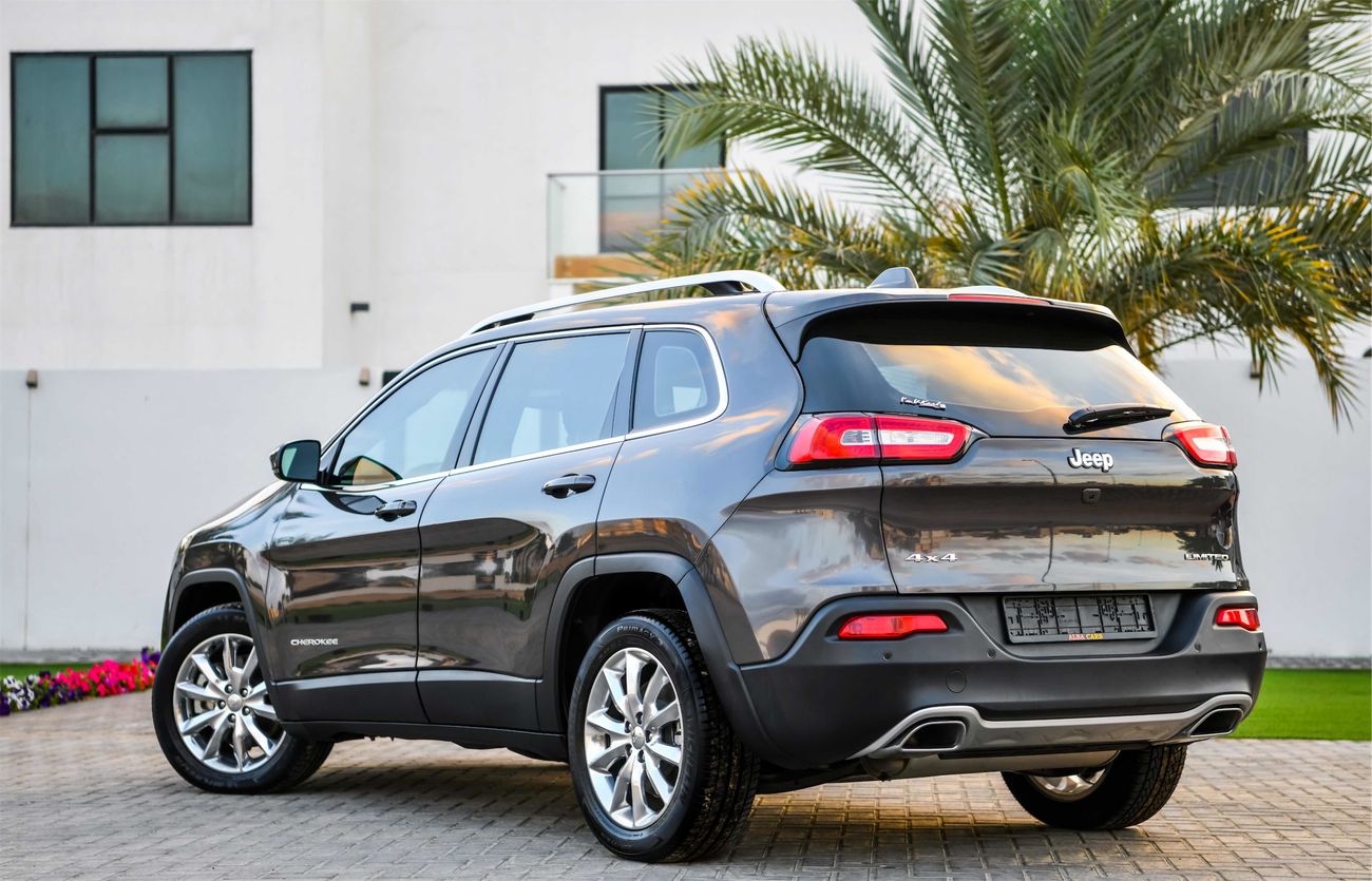 Jeep Cherokee 3.2L V6 Limited - 2016 - 7000 Kms Only! - AED 1,938 PM - 0 Downpayment