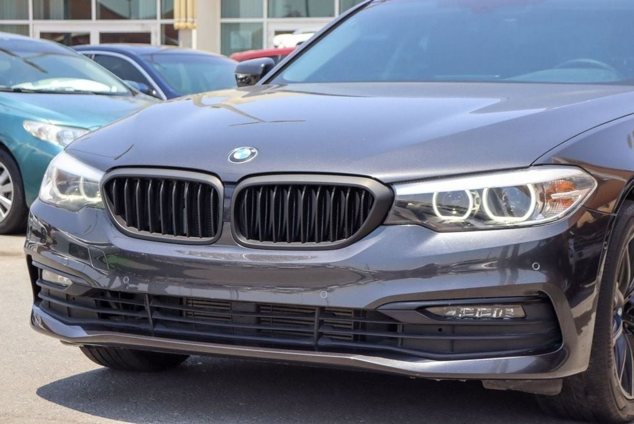 بي أم دبليو 520i Std 2.0L BMW 520i Black Edition/ GCC / 2020 / First Owner original Paint