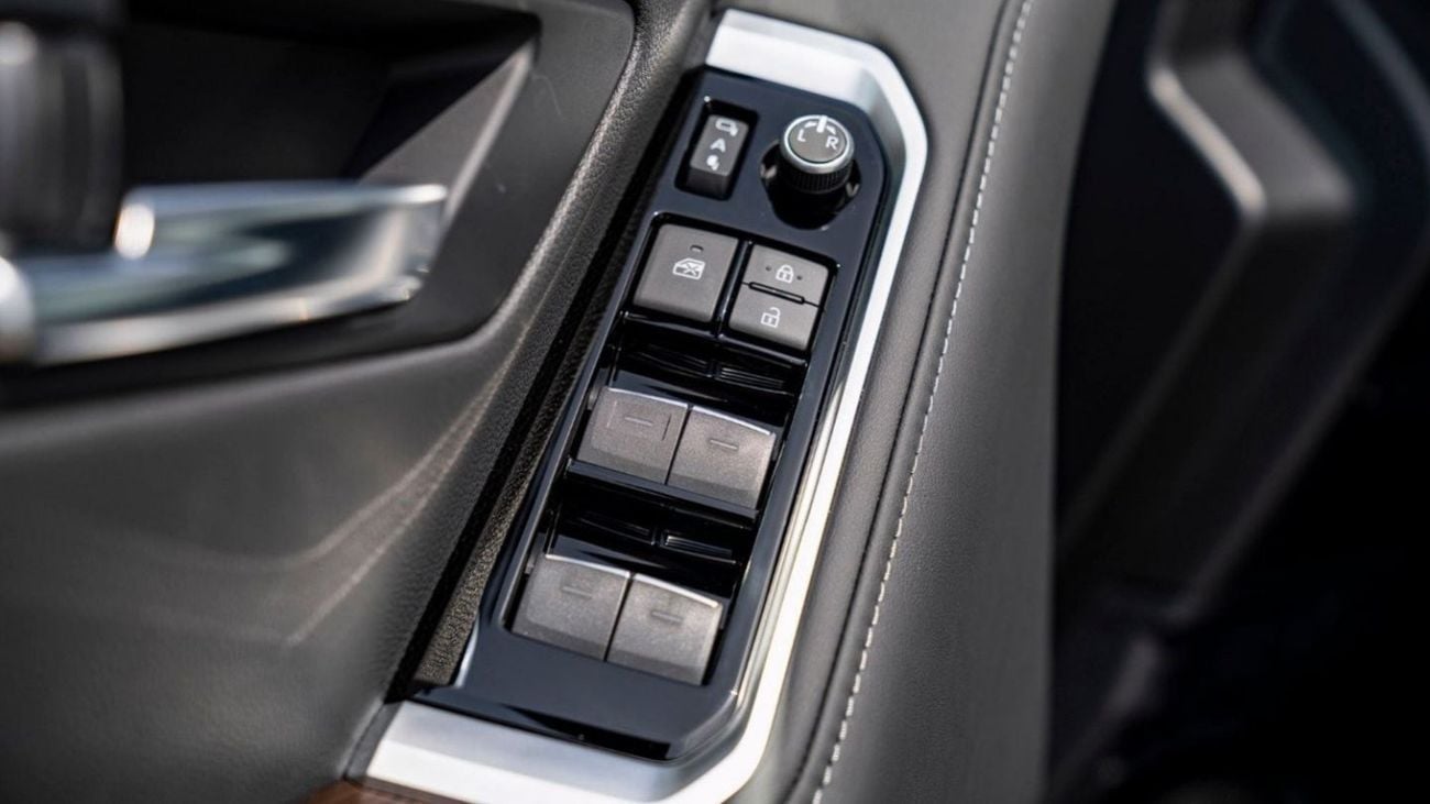 Toyota Land Cruiser TOYOTA LANDCRUSIER LC300 VX 4.0 PETROL TWIN TURBO