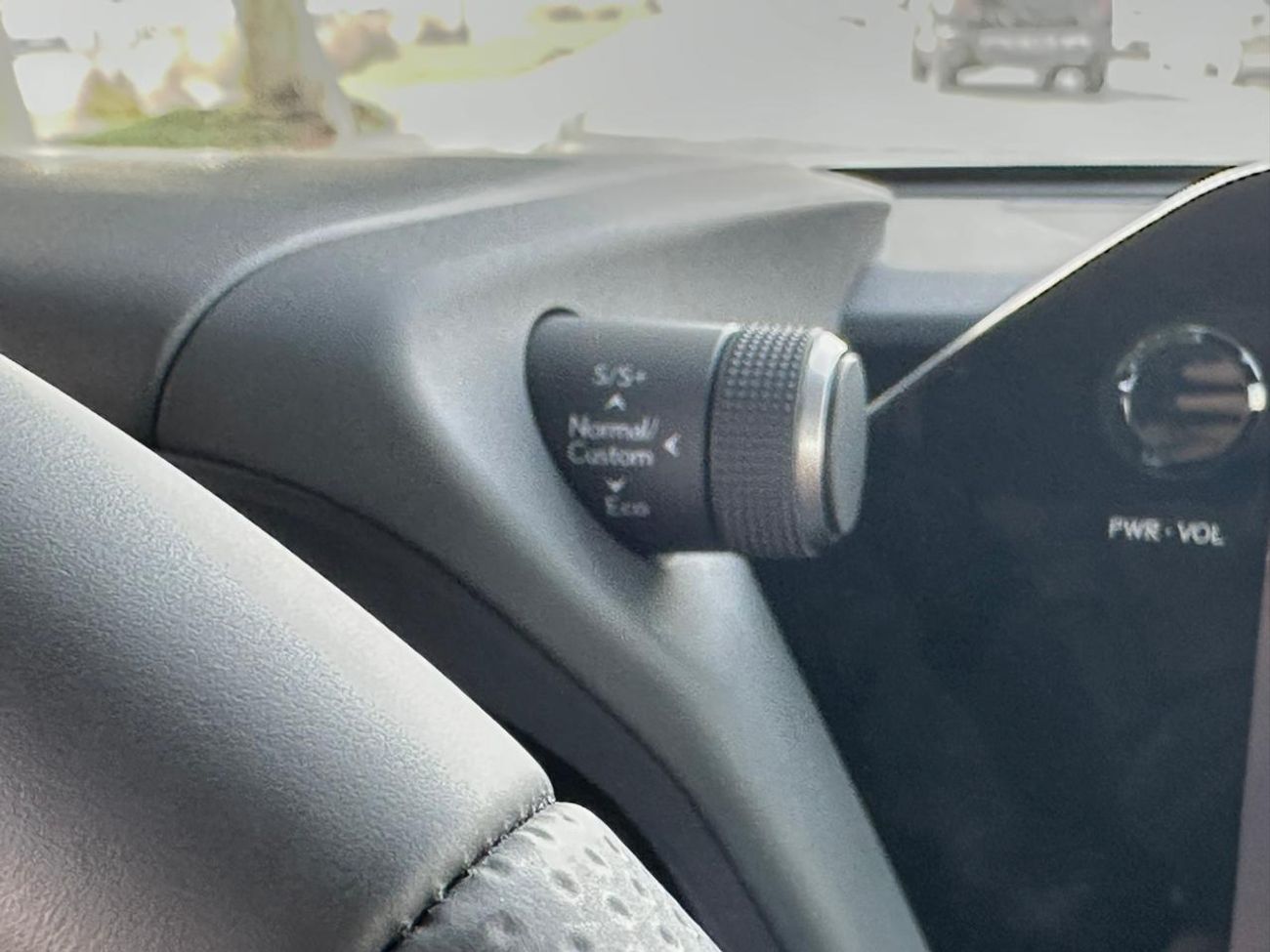 لكزس UX300h F Sport Prestige 2.0L