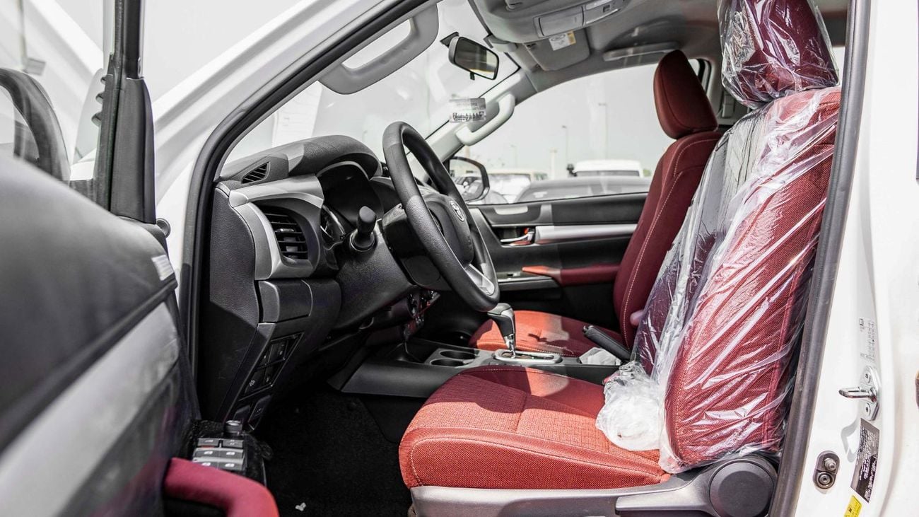 Toyota Hilux S GLX 2.4L AWD A/T 2025 Toyota Hilux SGLX 2.4L AT Diesel (White)