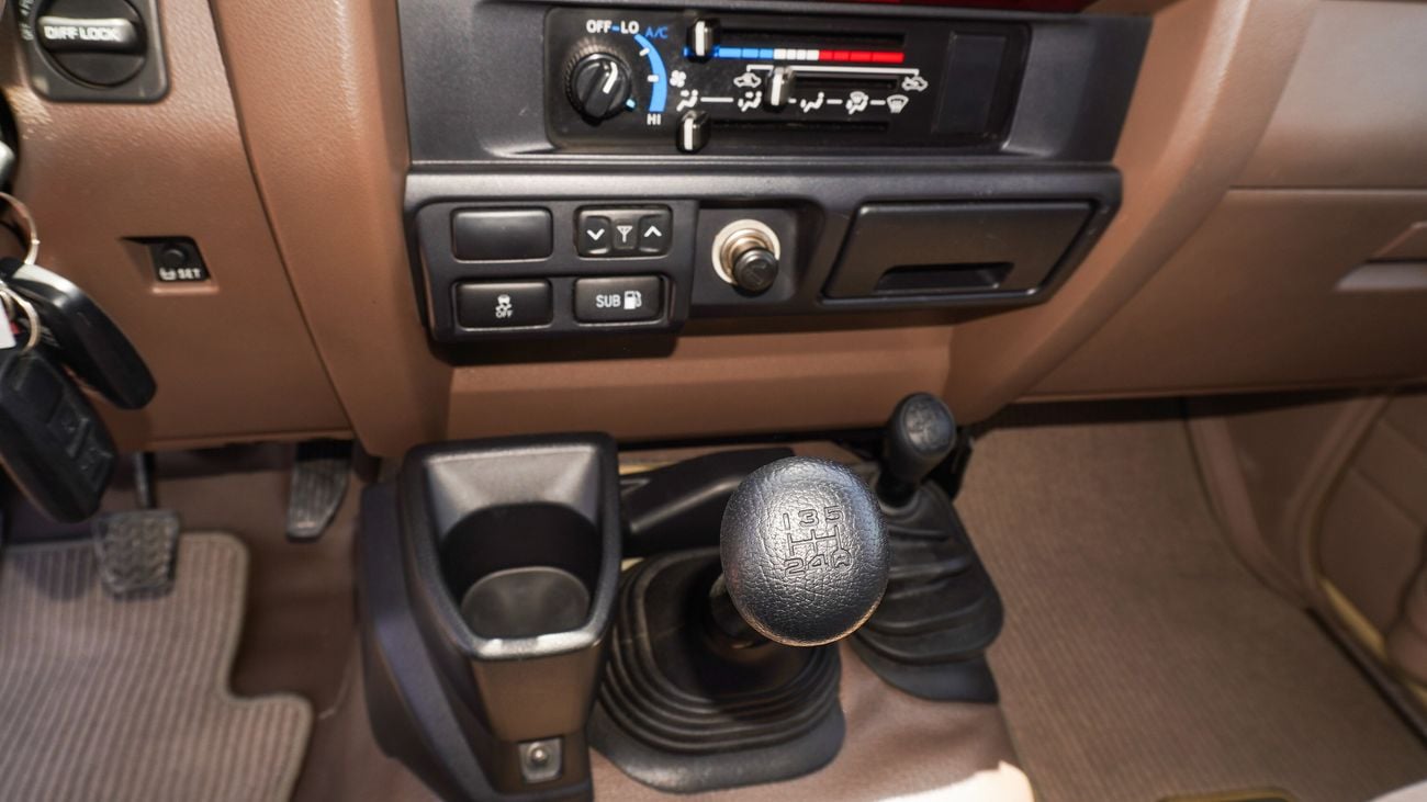 Toyota Land Cruiser Pick Up LX 4.0L V6 SINGLE CABIN M/T