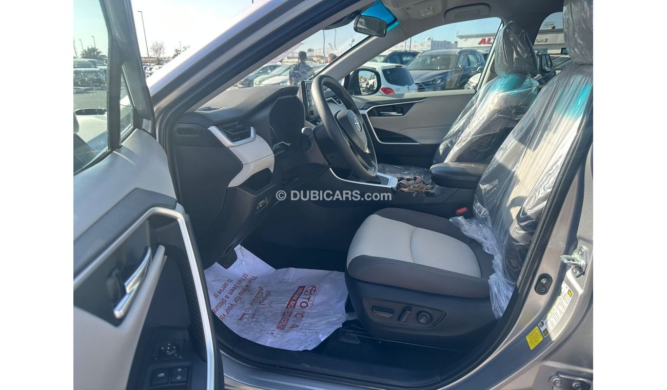 Toyota RAV4 XLE | V4 | FWD | RADAR | EXCELLENT CONDITION