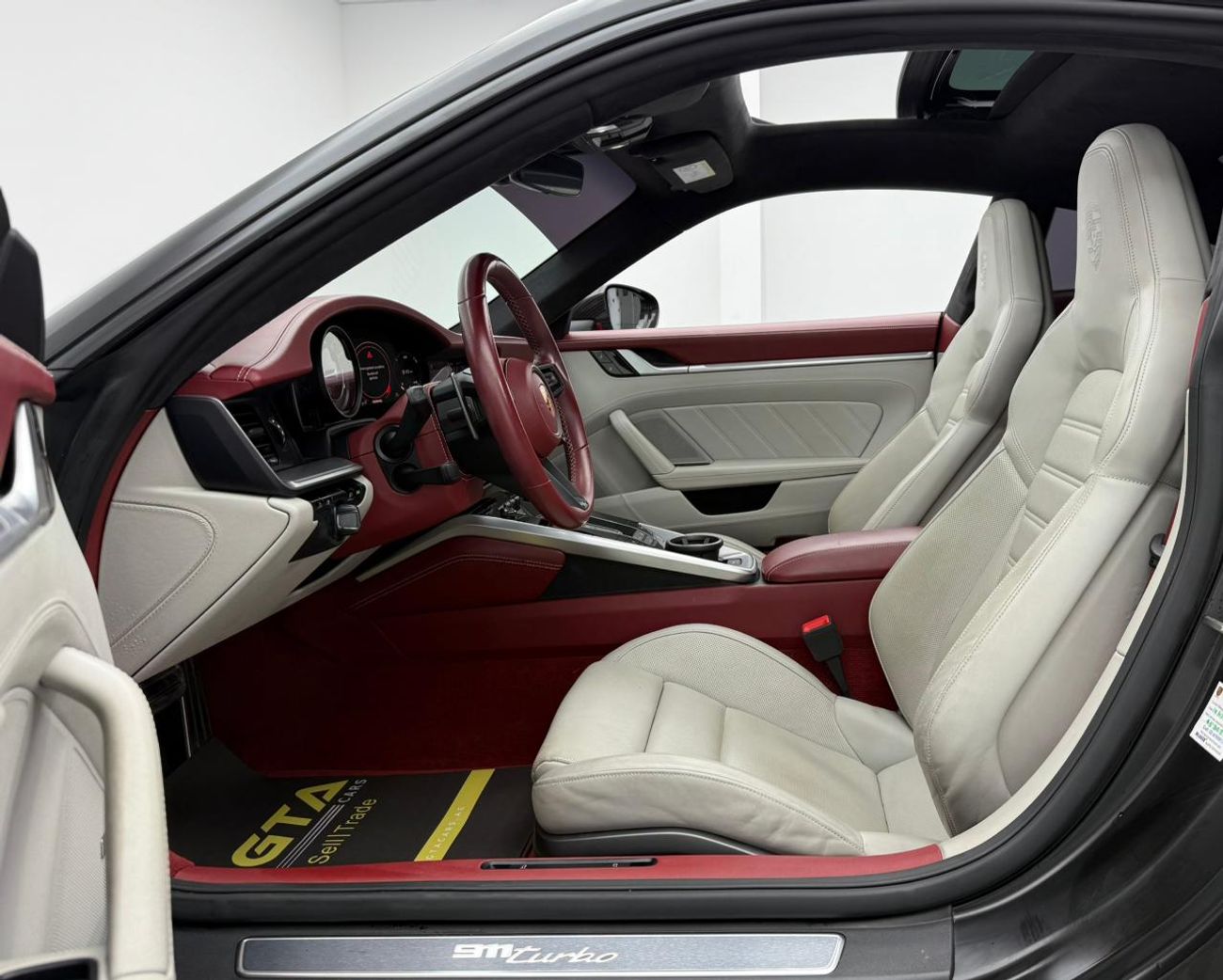 Porsche 911 Turbo 3.8L (580 HP) Coupe