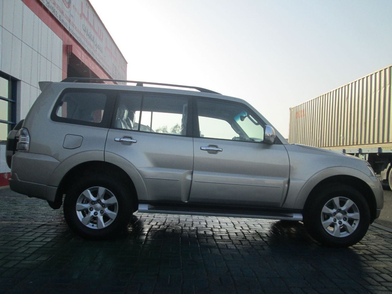 ميتسوبيشي باجيرو GLS M/L DIAMOND GLS Mid 3.5L (189 HP) (7 Seater)