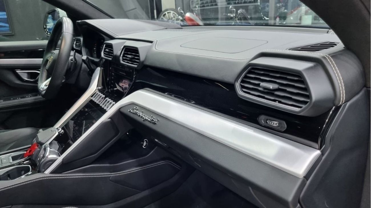 Lamborghini Urus Std LAMBORGHINI URUS 2020 IN PERFECT CONDITION ( CLEAN TITLE ) FOR 675K AED