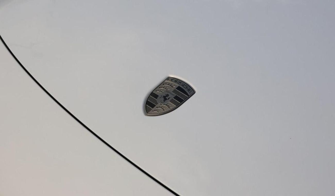 بورش ماكان Electric Estate 470kW Turbo RIGHT HAND DRIVE