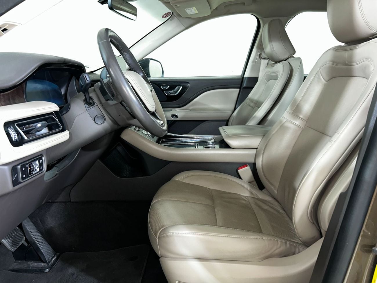 Lincoln Aviator Reserve 3.0L AVI322 / FREE Insurance + Registration / AL TAYER MOTORS / AL QOUZ SHOWROOM