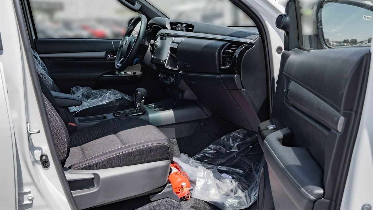 تويوتا هيلوكس SR5 2026 Toyota Hilux Adventure 4.0L AT Petrol (White)