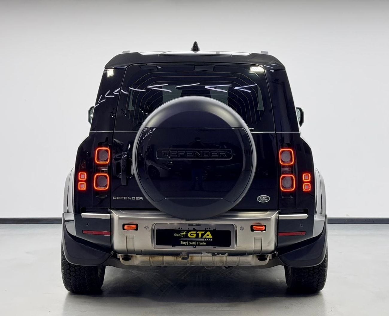 Land Rover Defender 2023 Land Rover Defender 90 X Dynamic P400, 2027 LR Warranty, Full LR Service History, GCC