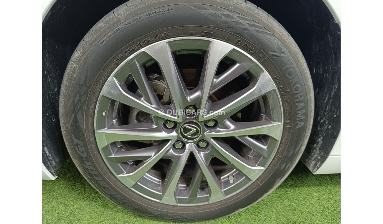 Lexus ES 300 Hybrid The car is in very good condition without accidents.inside and outside is very clean.