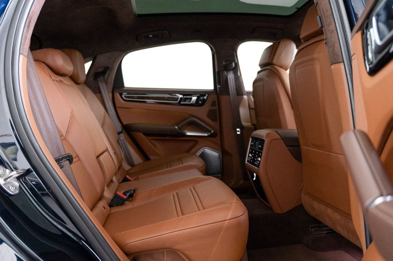 Porsche Cayenne 2020 Porsche Cayenne Coupe Turbo S E Hybrid / Porsche Warranty