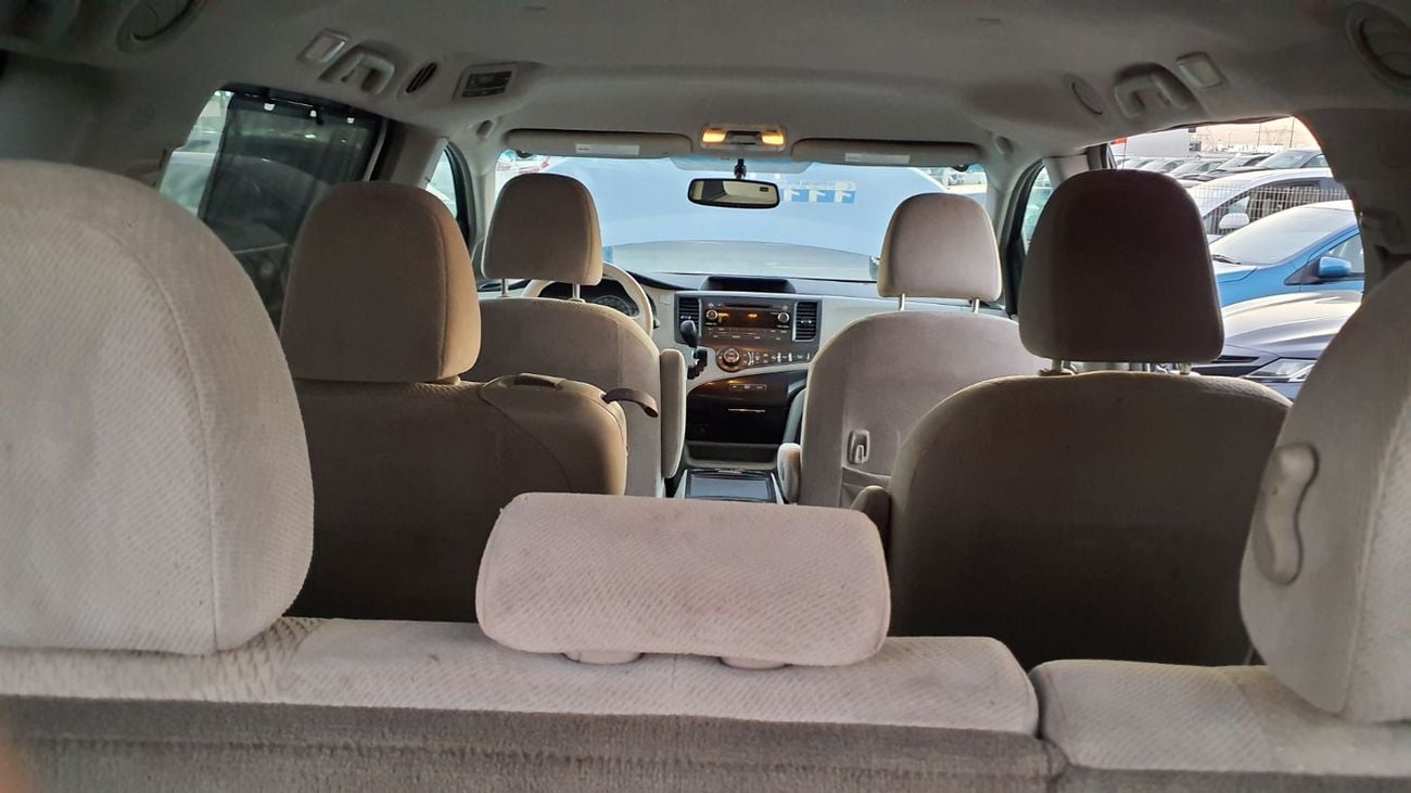 Toyota Sienna LE (NON GCC)
