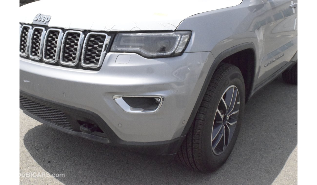 جيب جراند شيروكي نموذج JEEP 2019 ، ناقل الحركة الأوتوماتيكي LAREDO لسيارات الدفع الرباعي فقط من أجل تصدير اللون الفضي