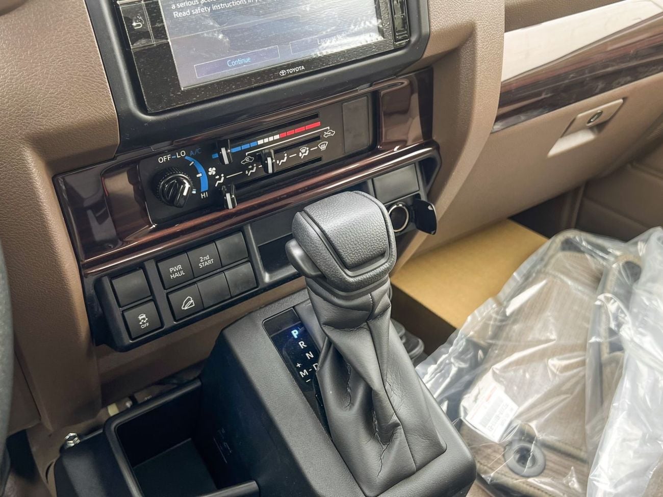 تويوتا لاند كروزر بيك آب EXPORT ONLY - LC79 DC STD 4.0L PETROL AT