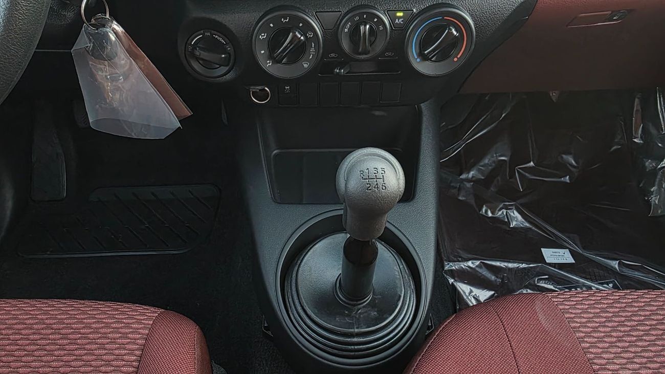 تويوتا هيلوكس DLX 2026 TOYOTA HILUX D/C 2.4L DSL 6-SPEED M/T (MANUAL WINDOWS)