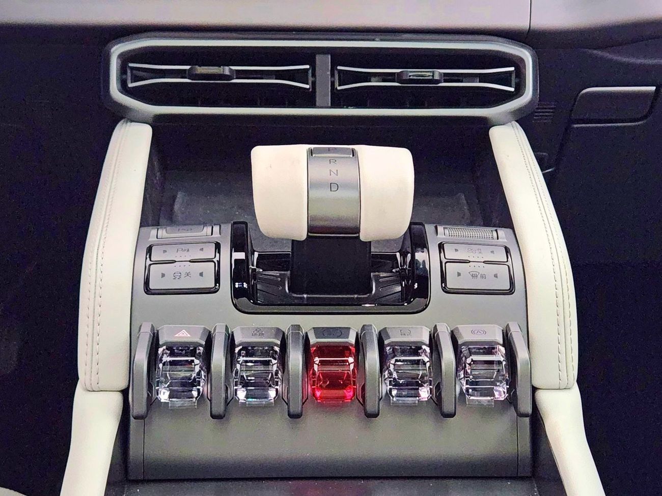 بي واي دي ليوبارد تيتانيوم 3 Warranty and Service Contract - Full option Dual motor - 4.9s - 501km range