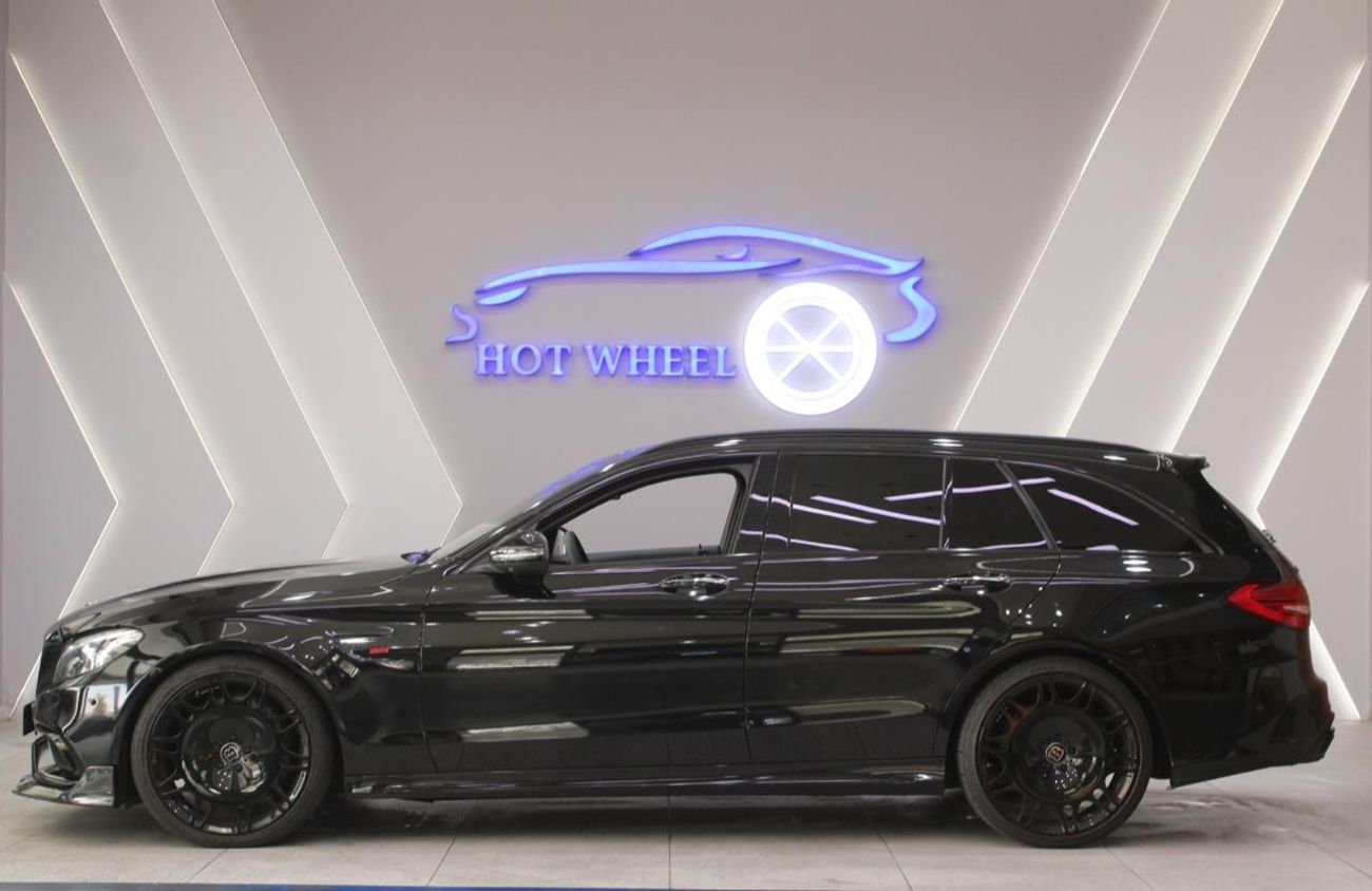 مرسيدس بنز C 63S AMG Std 4.0L (5 Seater)