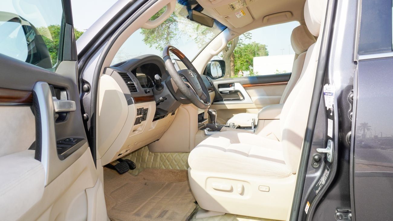 Toyota Land Cruiser EXR 5.7L 4WD