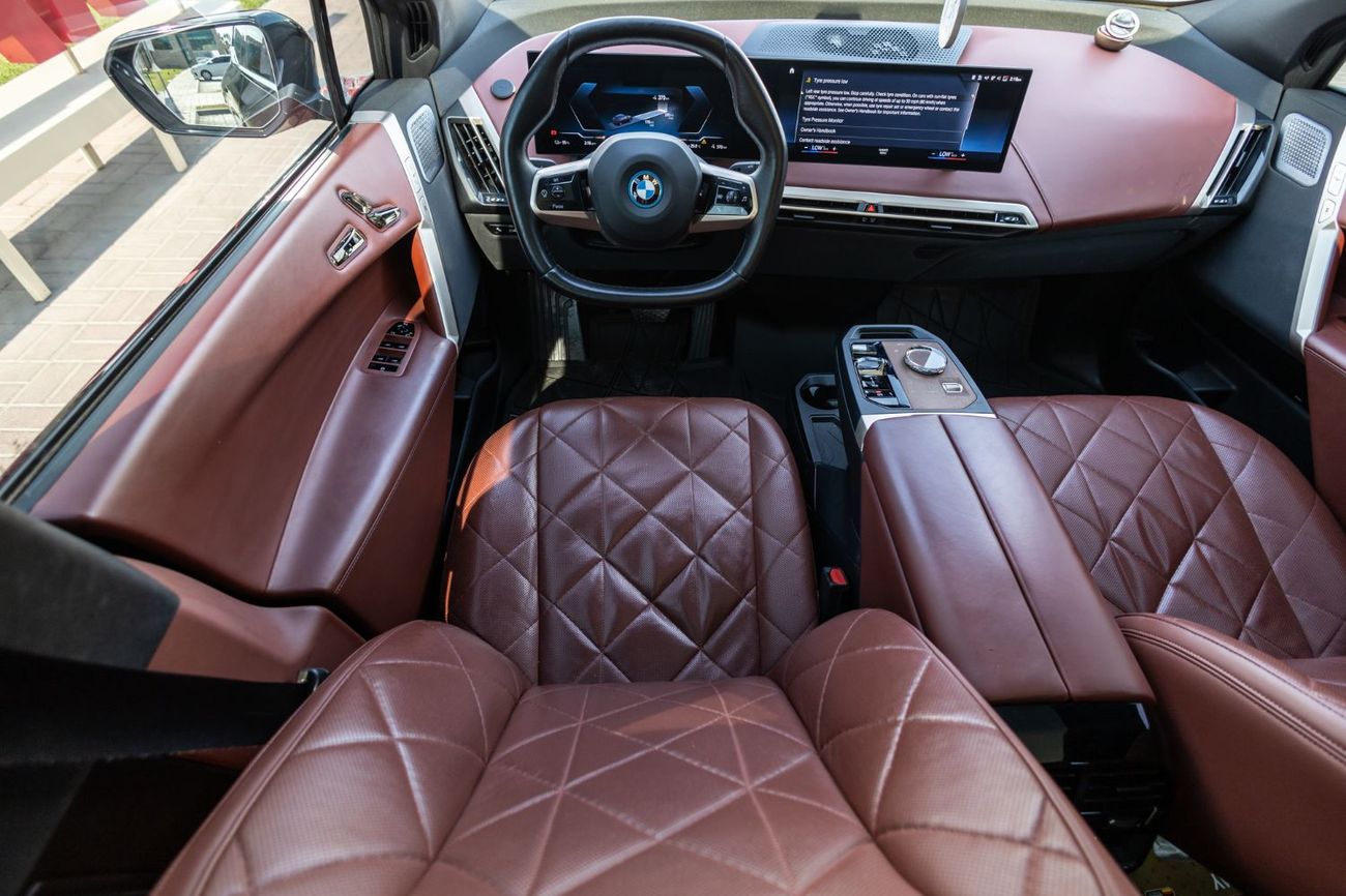 بي أم دبليو iX xDrive40