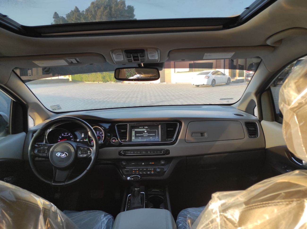 Kia Sedona Kia Sedona 2015 7 seater full options no1