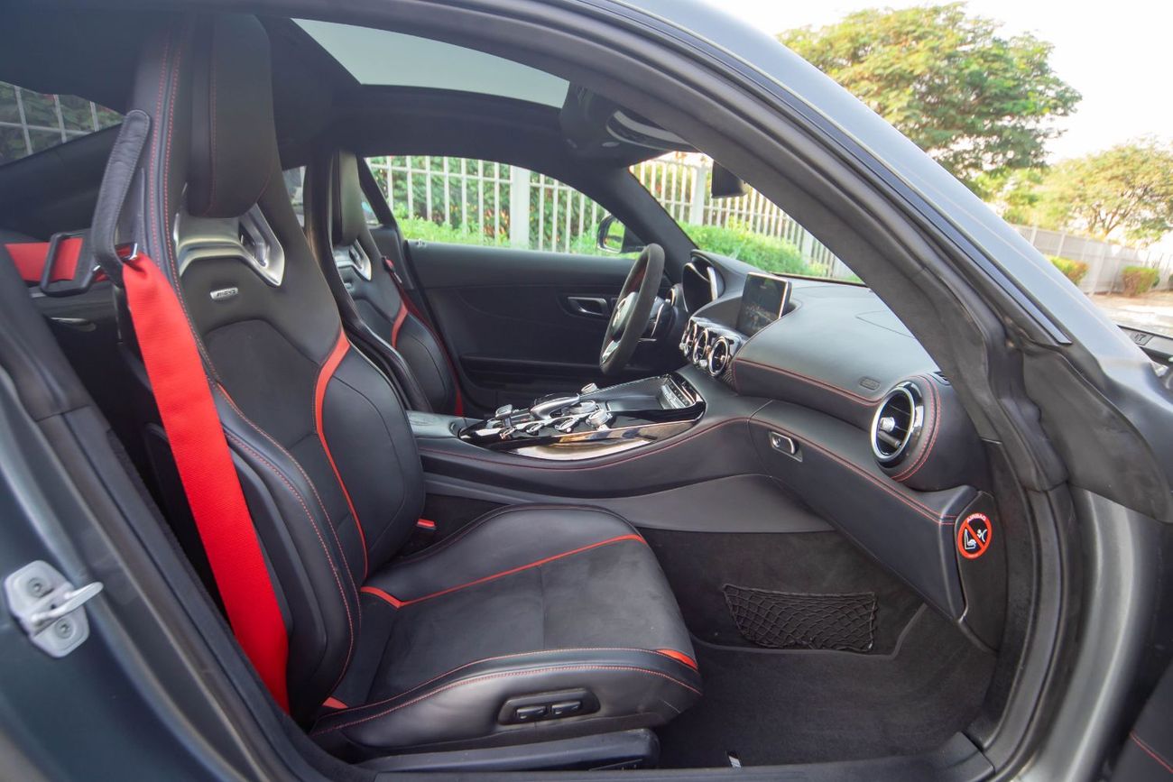 مرسيدس بنز AMG GT S Mercedes AMG GT S 2016 (GCC) in excellent condition, only 75,000 km. Powered by a 4.0L V8 Twin-Turbo