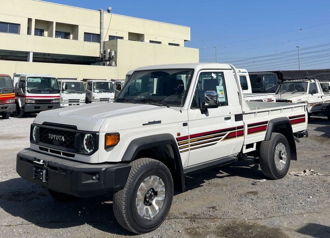 Toyota Land Cruiser Pick Up LC 79 Pickup S/C 4.0L Petrol A/T Full Option 2025 Model