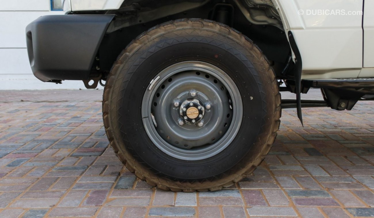 Toyota Land Cruiser 70 TOYOTA HARDTOP LC78 4.2L V6 13 SEATS MODEL 2023