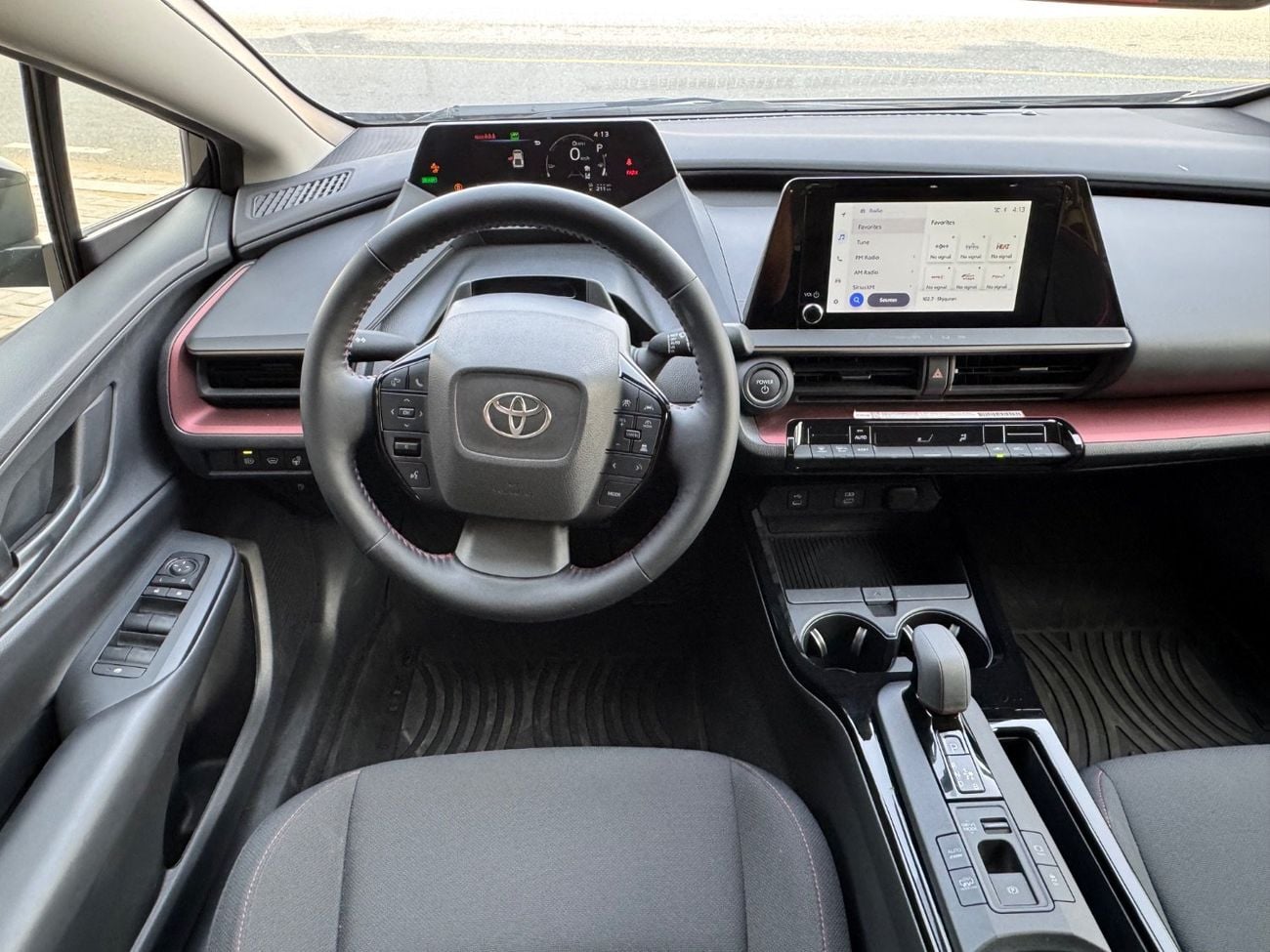 Toyota Prius PLUG-IN HYBRID / 2.0L V4 /  1000KM RANGE / 72KM ON ELECTRIC ONLY/ RADAR / LINE ASSIST / BIG SCREEN
