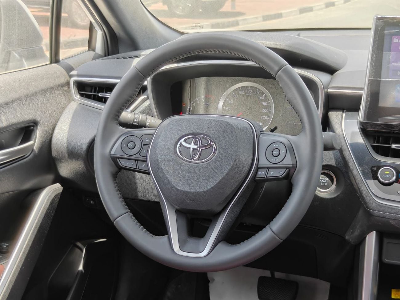 تويوتا كورولا كروس 2025 TOYOTA COROLLA CROSS 2L PETROL V