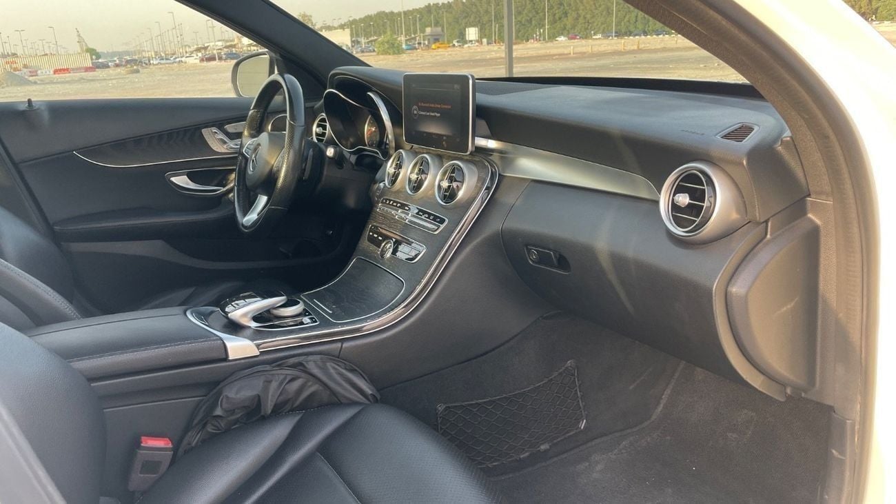 مرسيدس بنز C 300 Std 2.0L (241 HP)