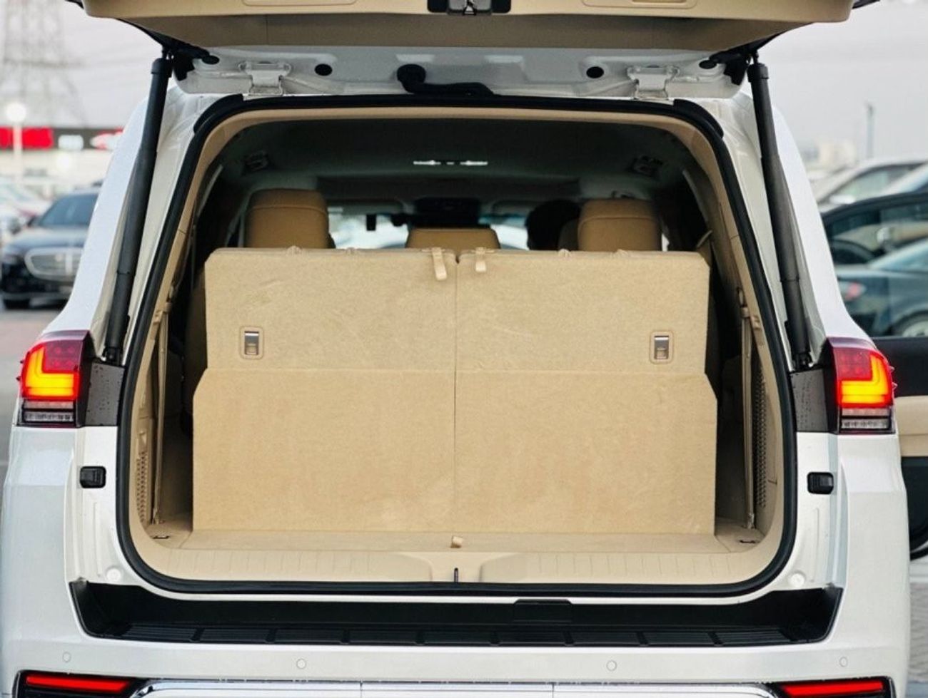 تويوتا لاند كروزر LC300 RIGHT HAND DRIVE