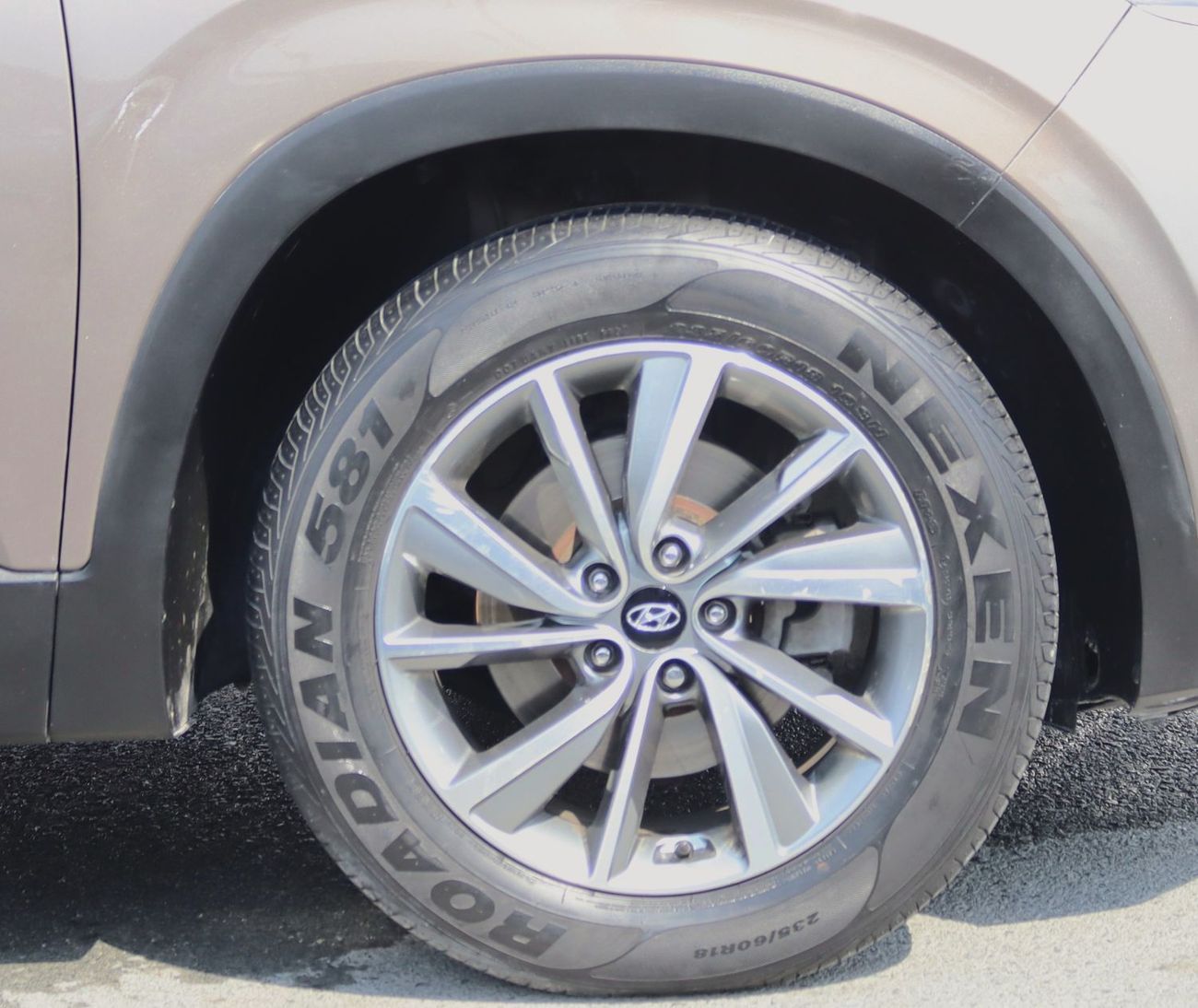 Hyundai Santa Fe GL 2.4L Hyundai Santa Fe 2019 - GCC - Accident-free - 2.4L  - 7 seats - Excellent condition