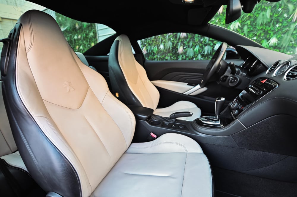 Peugeot RCZ interior - Seats