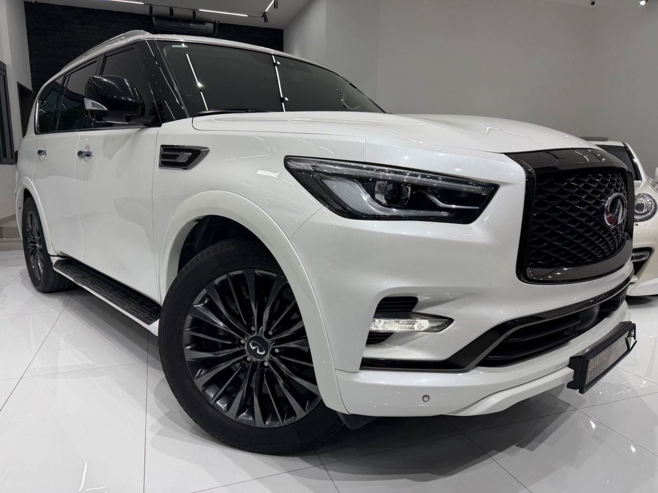 Infiniti QX80 LUXE SENSORY PROACTIVE