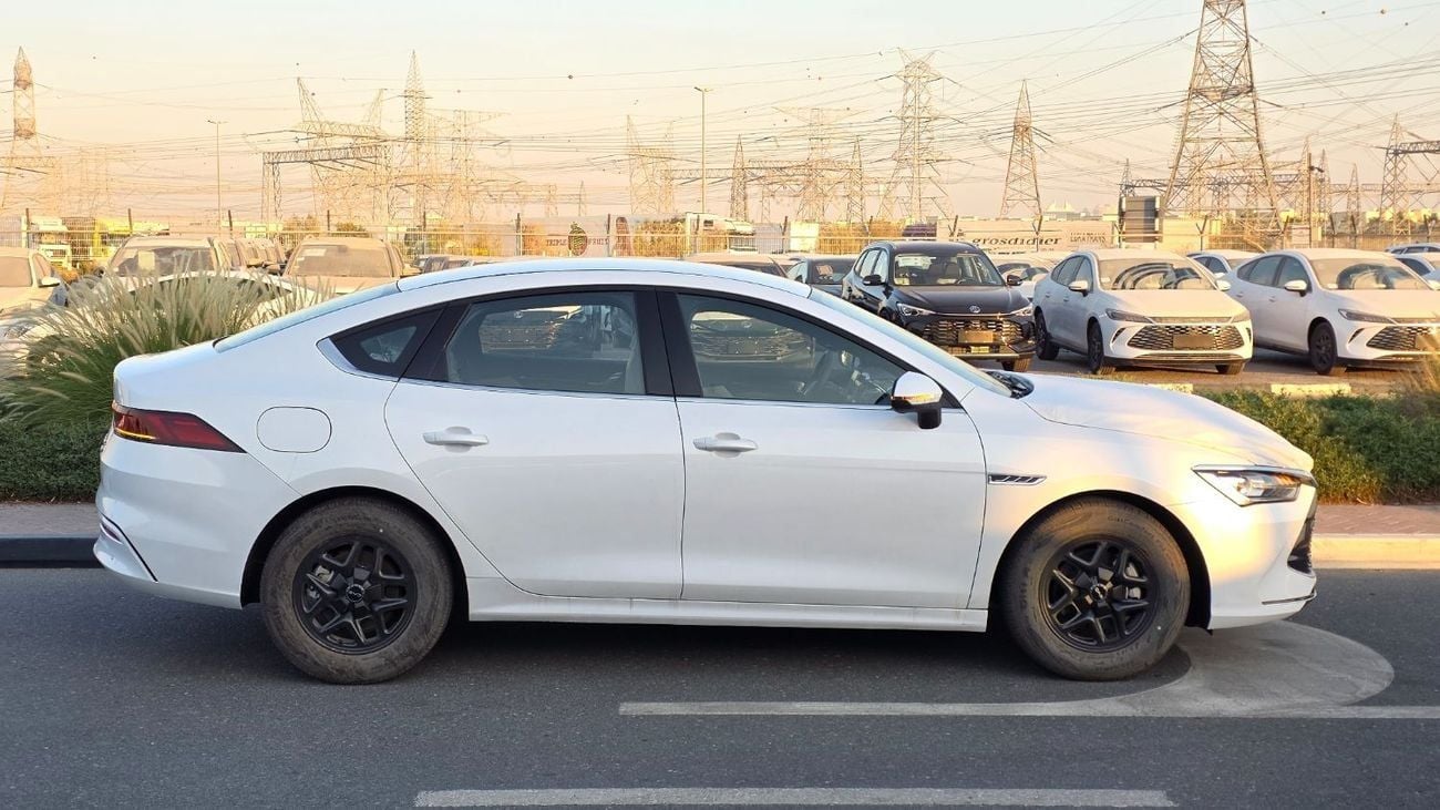 BYD QIN PLUS STD 2025 GCC BYD QIN PLUS PHEV 1.5L WHITE